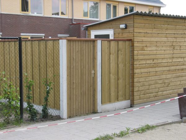 Poort houten frame verduurzaamd vuren met deel schutting