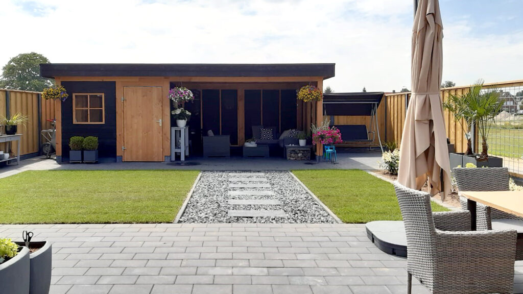 Berging met overkapping Twente