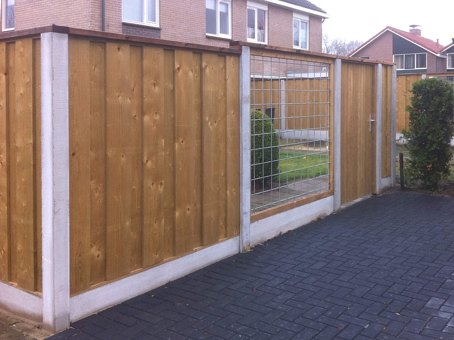 poort houten frame met gaas delen